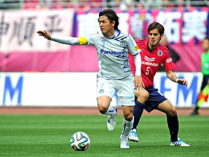 2年ぶりの大阪ダービーは痛み分け。山口にはまだない、遠藤のある能力。<Number Web> photograph by Getty Images
