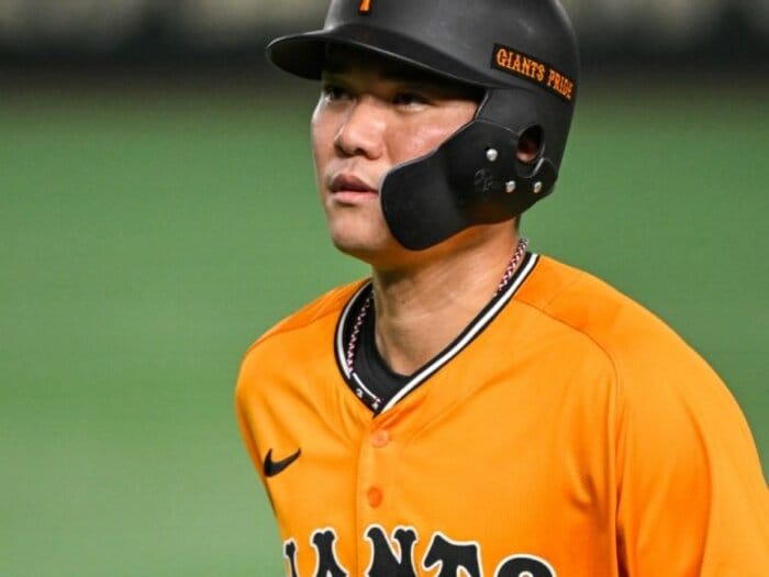 坂本勇人“だれも指摘しない”不調だった原因…元ロッテ名選手が語る「守備転向の難しさ」門脇誠かモンテスか…巨人“ポスト坂本”の重圧<Number Web> photograph by Nanae Suzuki