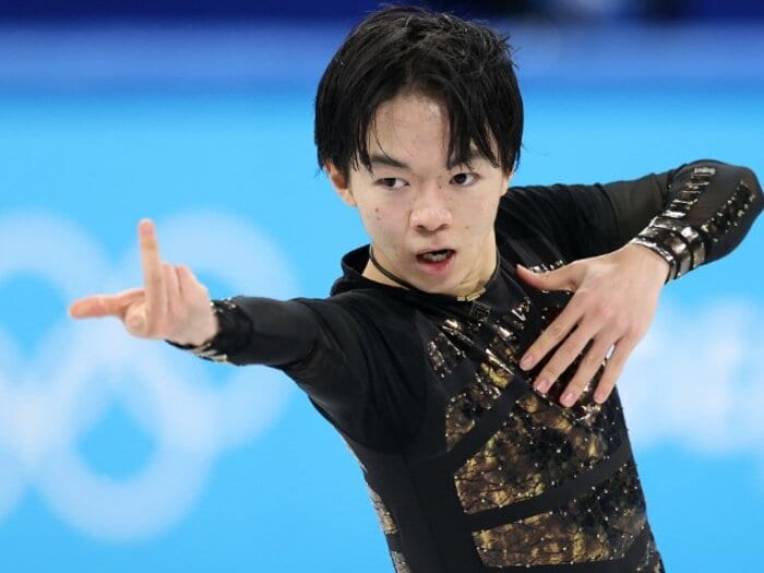 鍵山優真18歳のジャンプはなぜジャッジに評価されるのか？ 個人戦につながった、団体銅メダルの演技に隠された“秘密”を分析＜Number Web＞ photograph by Getty Images