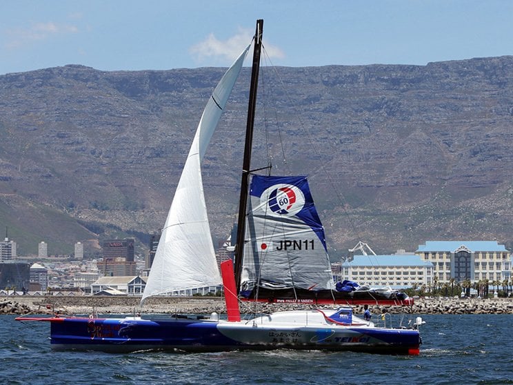 マストが折れてレース続行を断念、自力でケープタウンに着いた「スピリット・オブ・ユーコー」号。