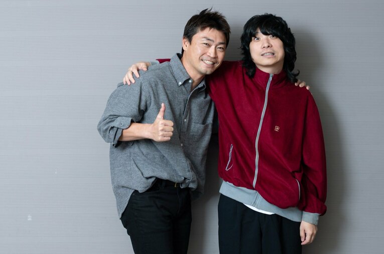 偉大なヒットメイカー・ヤクルトの青木宣親（左）と大のスワローズファンでミュージシャン・作家の尾崎世界観の異色対話『青木世界観』が実現した ／ photograph by Miki Fukano