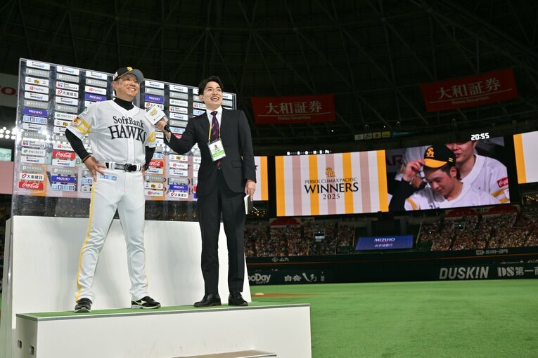 ［第6戦］小久保監督が呼び掛けるとビジョンに川瀬の表情が…　©Hideki Sugiyama