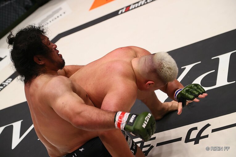 相撲界を懲戒解雇からRIZINへ…貴賢神がデビュー戦完敗でも見せた可能性とは？ 対戦した元警察官ファイターが絶賛した「凄い素質」(24)