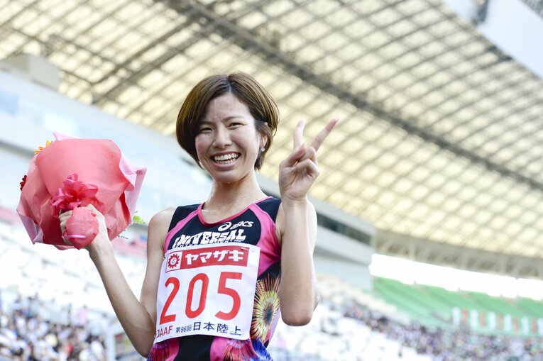 2012年の日本選手権、女子5000mで1位になった新谷仁美　©BUNGEISHUNJU