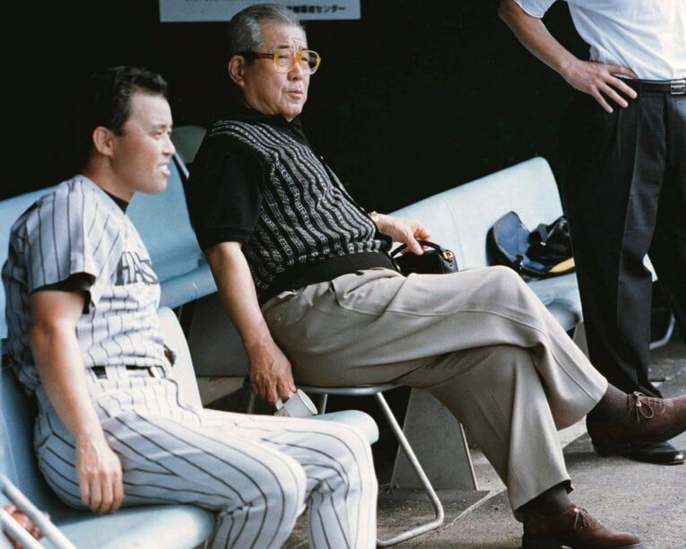 阪神時代の野村監督と岡田二軍監督　©Kyodo News