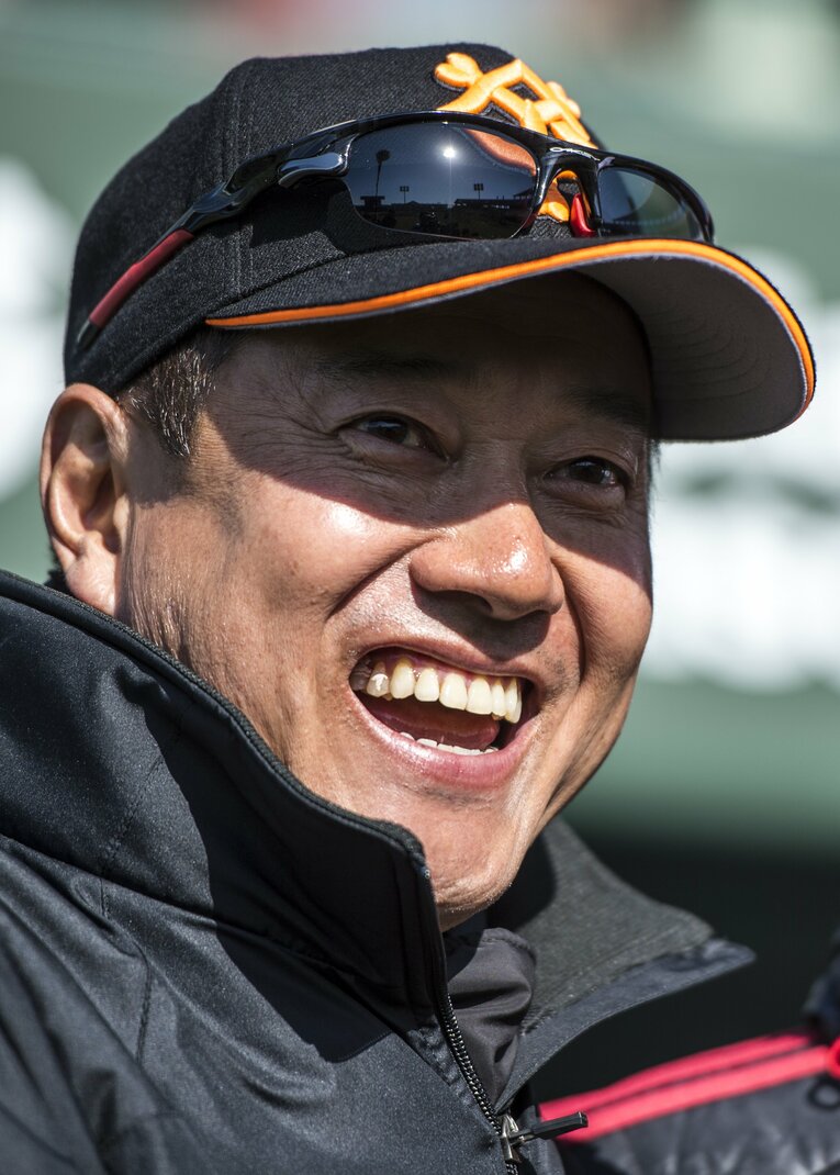 原は2009年のWBCにも亀井を招集。同年、亀井はキャリアハイの25本塁打を記録し、GG賞も受賞した　©BUNGEISHUNJU