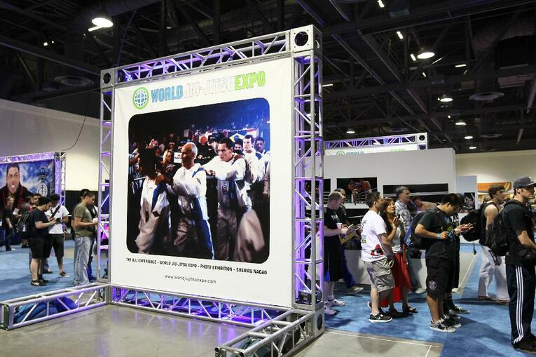 2012年11月、米ロングビーチで開催された「柔術エキスポ」での筆者の写真展　©Susumu Nagao