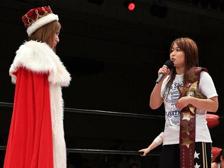 イマドキの明るい女子プロレスが話題！紫雷イオ×美闘陽子と“赤いベルト”。(3)
