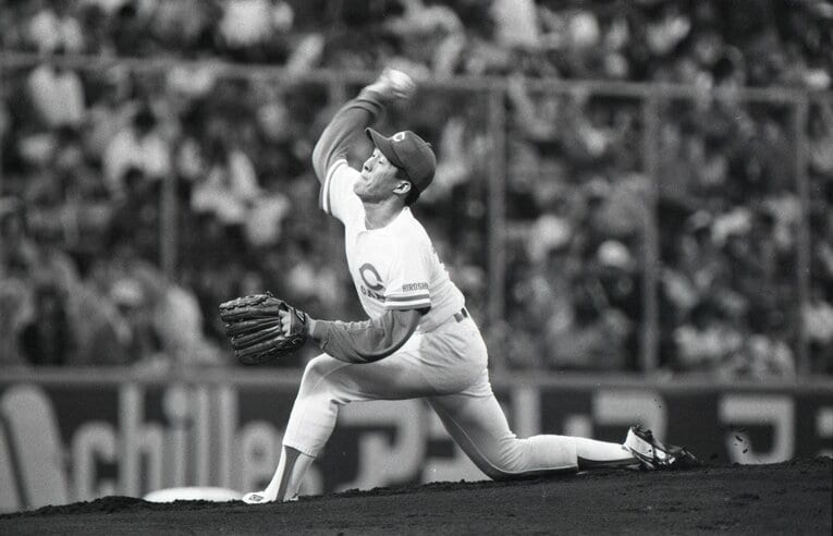 1991年10月13日、阪神戦の実際の投球。佐々岡は7回無失点の好投で、セ・リーグ優勝に貢献した　©JIJI PRESS