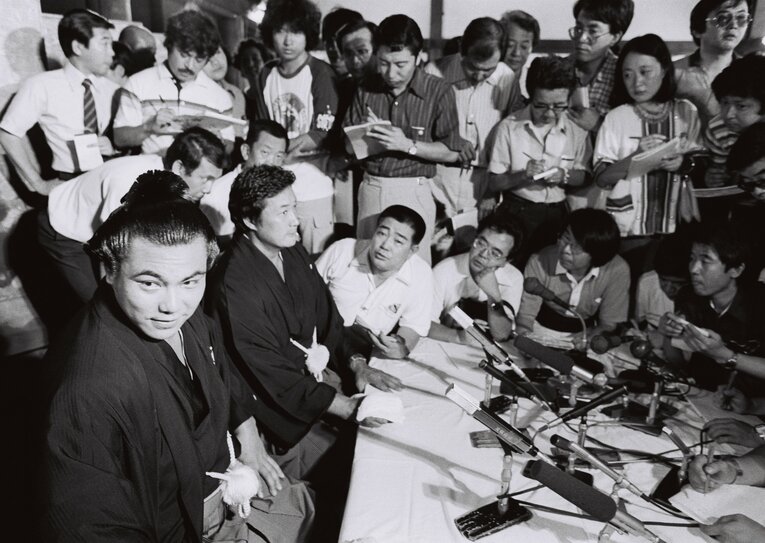 千代の富士、横綱昇進の記者会見（1981年7月）©︎BUNGEHI SHUNJU