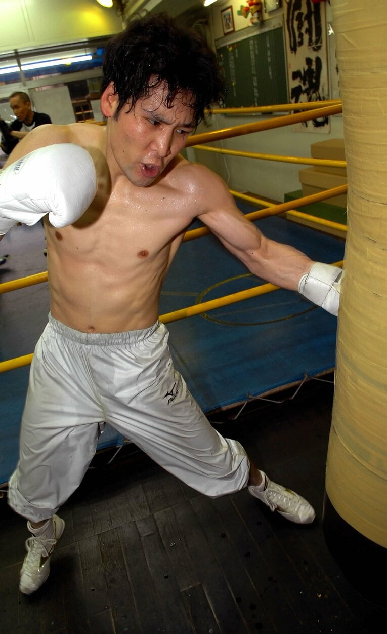 相手をねじ伏せる破壊力を誇った左フック　©Koh Tanaka