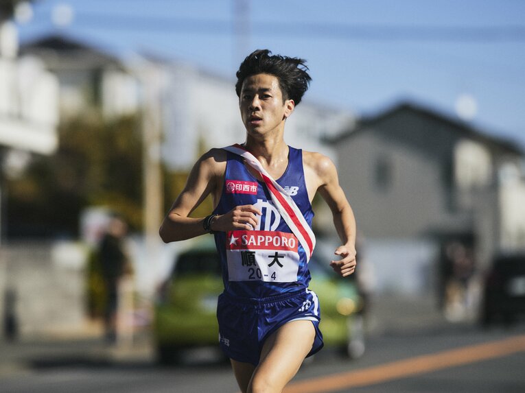 唐澤剣也（SUBARU）のガイドランナーとしてロスパラリンピックを目指すという堀越翔人　©Yuki Suenaga