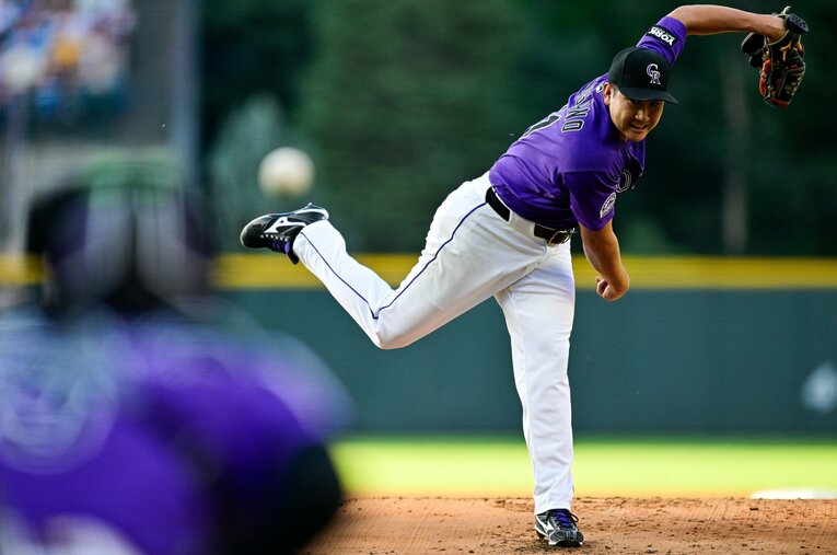 ロッキーズの菅野智之はサイ・ヤング賞スキーンズに投げ勝つなど存在感を見せている ／ photograph by Dustin Bradford/Getty Images