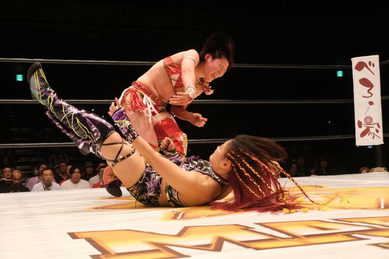 「日本スタイルも出し切った」イヨ・スカイが“WWEでは使えない大技”を…林下詩美が女子プロレス新団体で叶えた夢「今日は紫雷イオが見れた」(25)