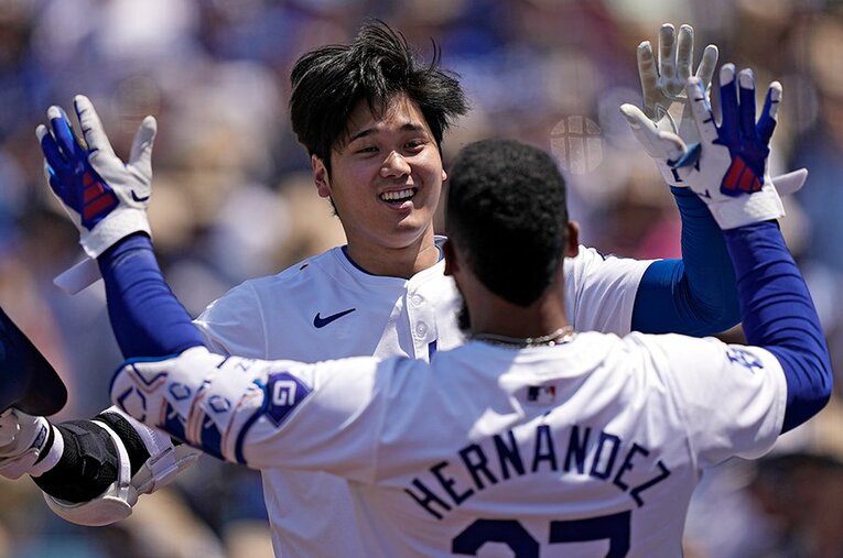 ロイヤルズ戦で2打席連続本塁打を放った大谷翔平。「ミスタージューン」にいよいよエンジンがかかったか ／ photograph by AP/AFLO