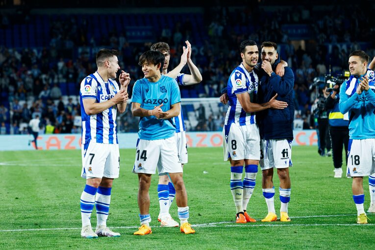 「久保建英がスペイン紙の一面に！」子供サポ「タケが決めるよ」予言通りマドリーを圧倒“ソシエダの熱狂”は翌日も…カメラマンは見た(112)