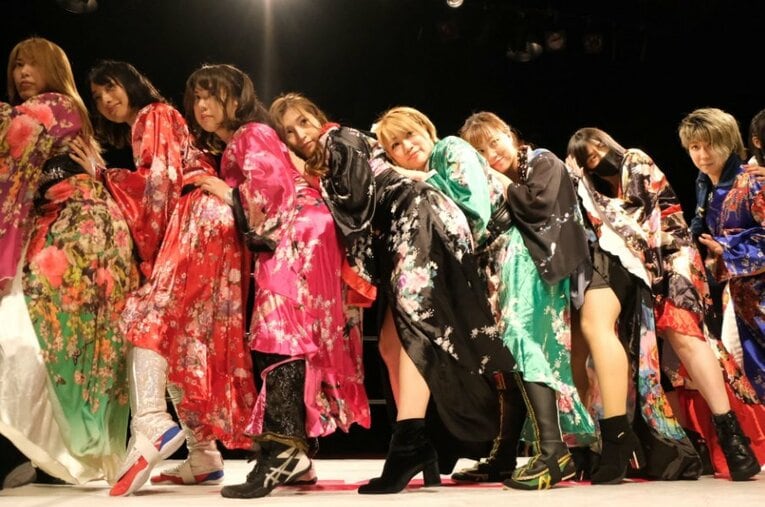 アクトレスガールズの大会ではオープニングのダンスも恒例。8月13日の後楽園ホール大会では、どんなドラマが生まれるか ／ photograph by Norihiro Hashimoto