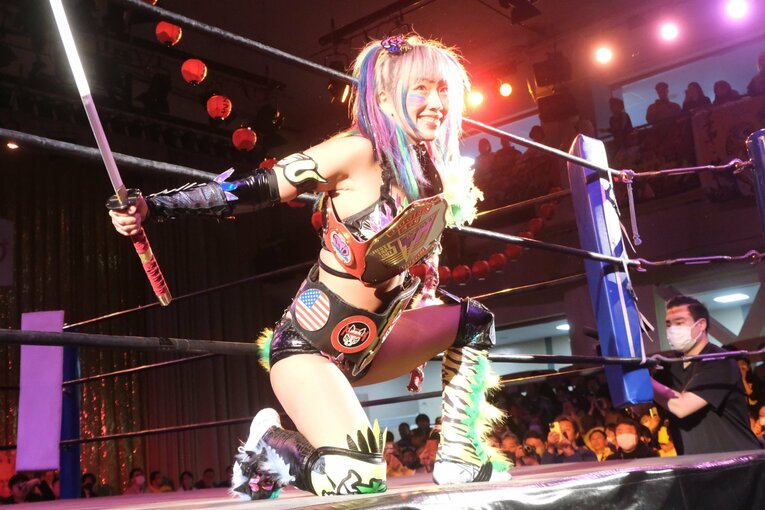 「スターダムをクビになって…」人気女子プロレスラーが初告白　ウナギ・サヤカ“超満員の自主興行”に密着して感じた「不思議な風格」(58)