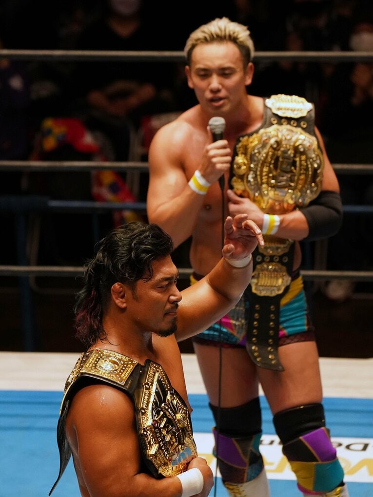 新日本プロレスは現IWGP世界ヘビー級王者の鷹木信悟に加えて、オカダ・カズチカ、ウィル・オスプレイがそれぞれベルトを持ち出す事態となっている