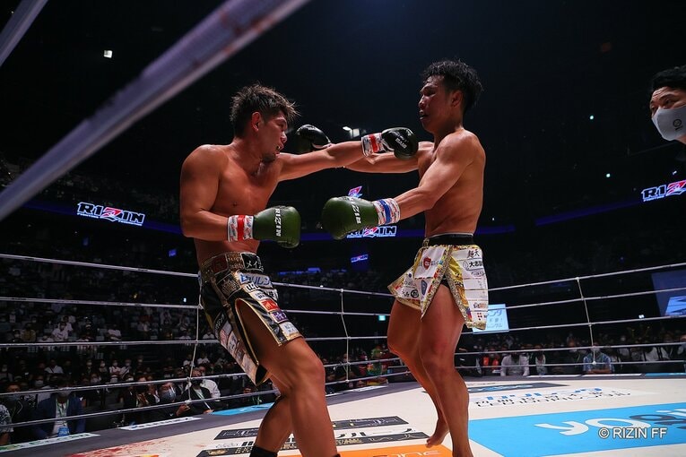 RIZIN.32での皇治vs祖根　©RIZIN FF