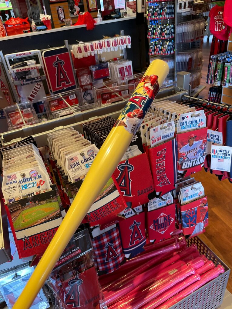 大谷の画像が入ったバット　©Angels Baseball