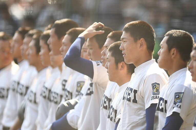 2017年センバツ決勝で大阪桐蔭に敗れ、悔しい表情を見せる履正社・安田。最後の夏も、大阪府大会準決勝で大阪桐蔭に敗れている ／ photograph by Sankei Shimbun