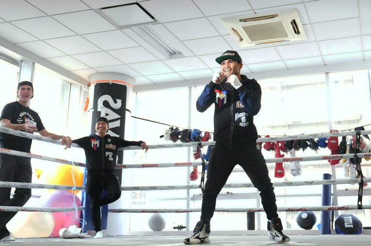 シャドーボクシングを行うタパレス　©Naoki Fukuda