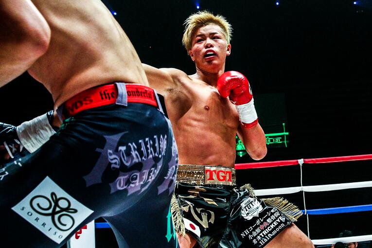 内藤大樹を左ストレートで沈めた那須川天心　©Susumu Nagao