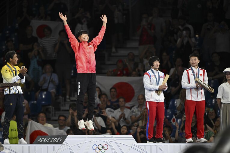 メダルセレモニーでの藤波朱理　©Asami Enomoto/JMPA