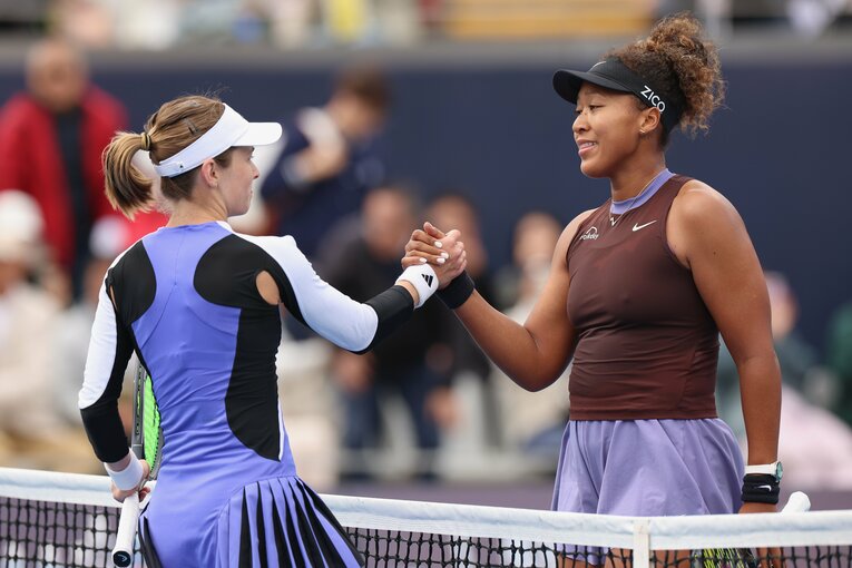 ジャパンオープン前のチャイナオープンでは比較的おとなしめのウェアだった大坂だが…対戦したケイティ・ヴォリネッツもユニークな「脇開きウェア」。今年全米で初めて決勝進出した「富豪選手」ジェシカ・ペグラもこれを着用していた　©Getty Images