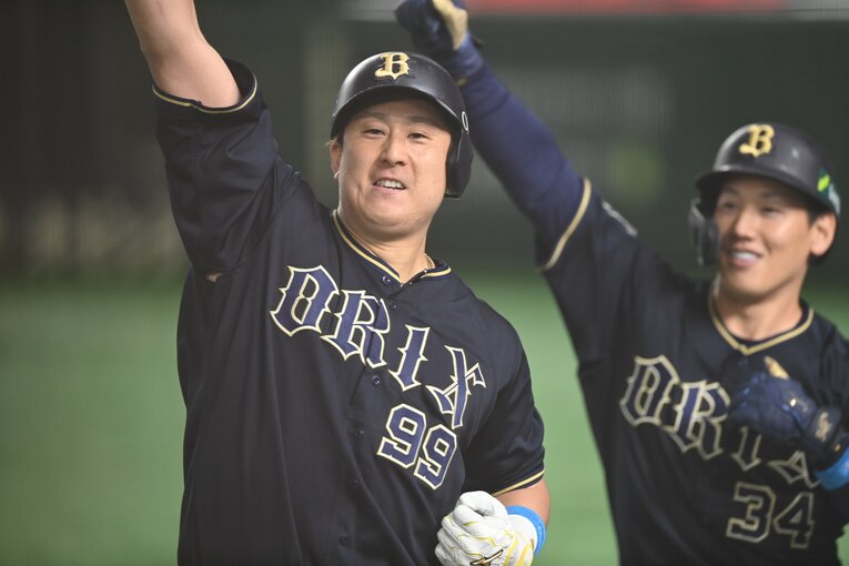オリックスの杉本裕太郎は「キターッ！」ではなく、ラオウの昇天ポーズ　©Naoya Sanuki