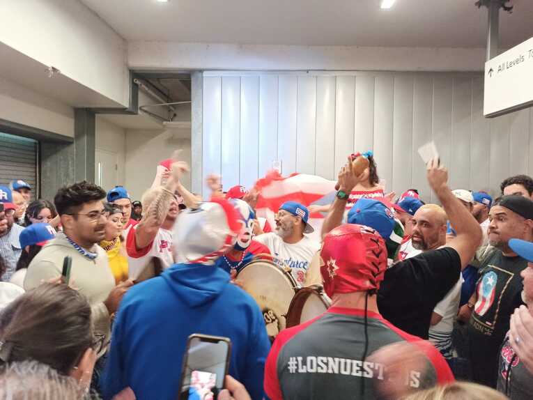 負けてもノリノリなプエルトリコの人々　©Hiroaki Sawada