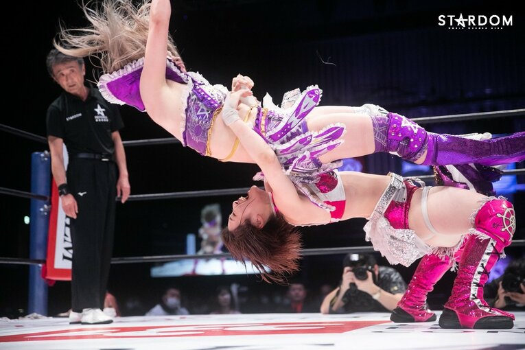 2021年4月、当時中野たむが保持していた「白いベルト」に挑戦したなつぽい　©STARDOM