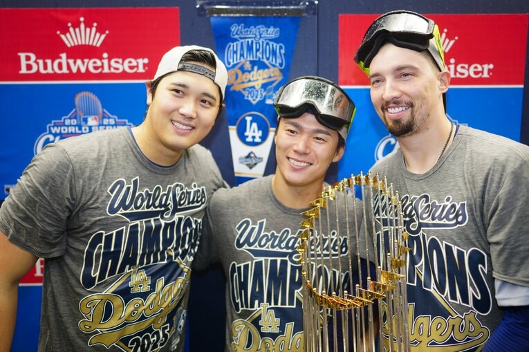 【ドジャースのテレビに映らない名場面】大谷、由伸と仲良しスネルがニッコリ…写真はまだまだ続きます　©Getty Images