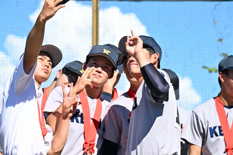 甲子園優勝から高校に戻って…取材対応時の様子　©Naoya Sanuki