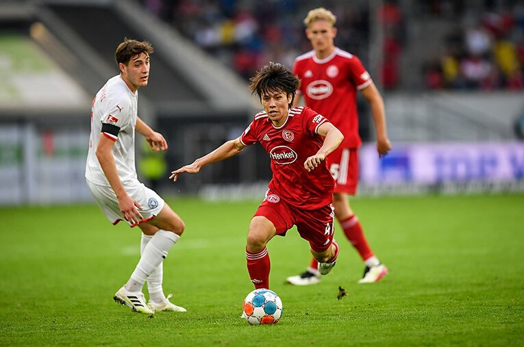 東京五輪を経てドイツの舞台で戦う田中碧。アペルカンプ真大とともに1部昇格を狙う ／ photograph by Getty Images