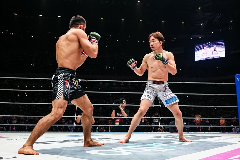 ラジャブアリ・シェイドゥラエフvs.朝倉未来。2025年12月31日、さいたまスーパーアリーナ　©RIZIN FF Susumu Nagao