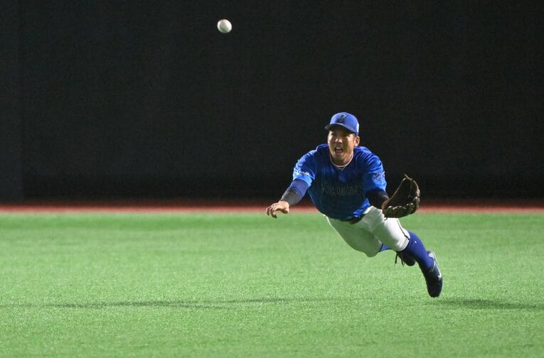 攻守に躍動する桑原　©Hideki Sugiyama