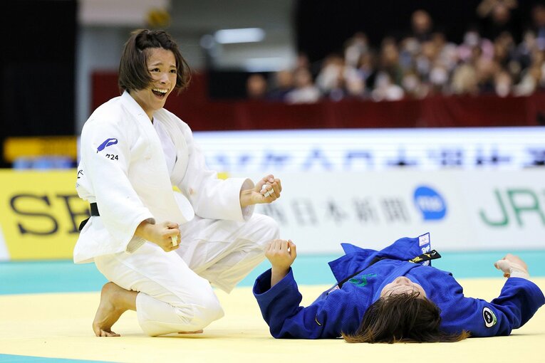 喜びを爆発させた全日本選抜体重別選手権での初優勝　©Naoki Nishimura/AFLO SPORT