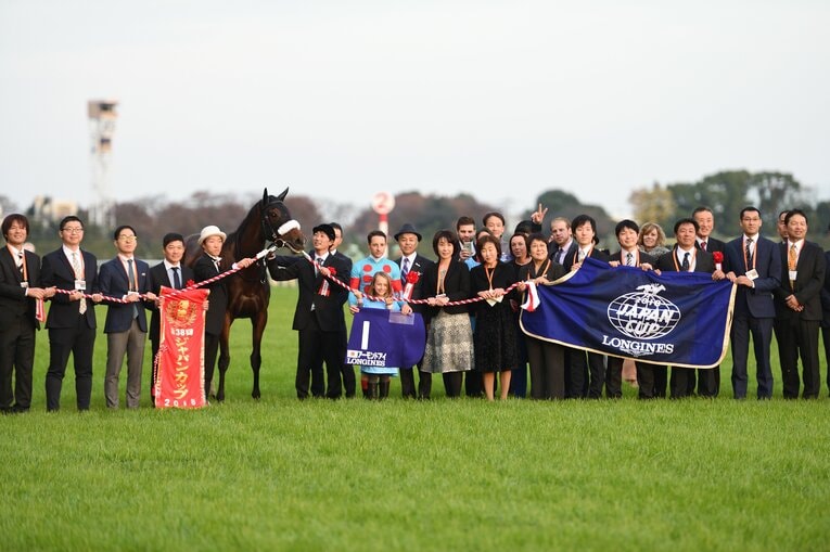 アーモンドアイは募集価格3000万円（一口6万円／全500口）ながらGI9勝をあげ、19億円を超える賞金を稼ぎ出した　©Keiji Ishikawa