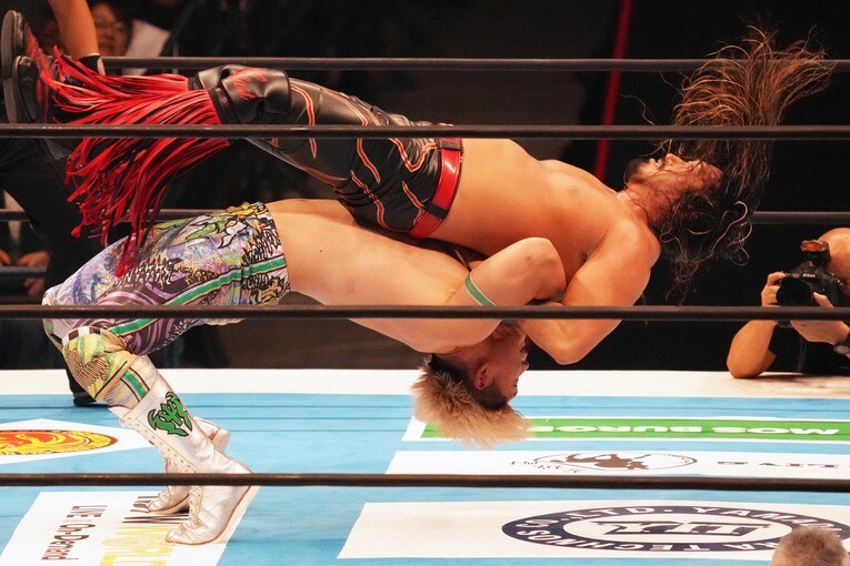 タイガースープレックスで辻陽太を投げる清宮海斗