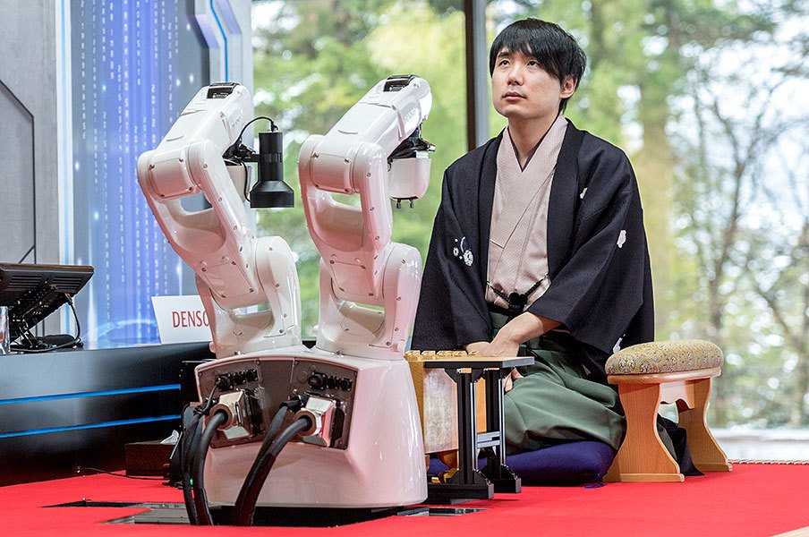 現役名人がコンピューターに負けた。将棋電王戦が、人間同士と違う部分。<Number Web> photograph by Takuya Sugiyama