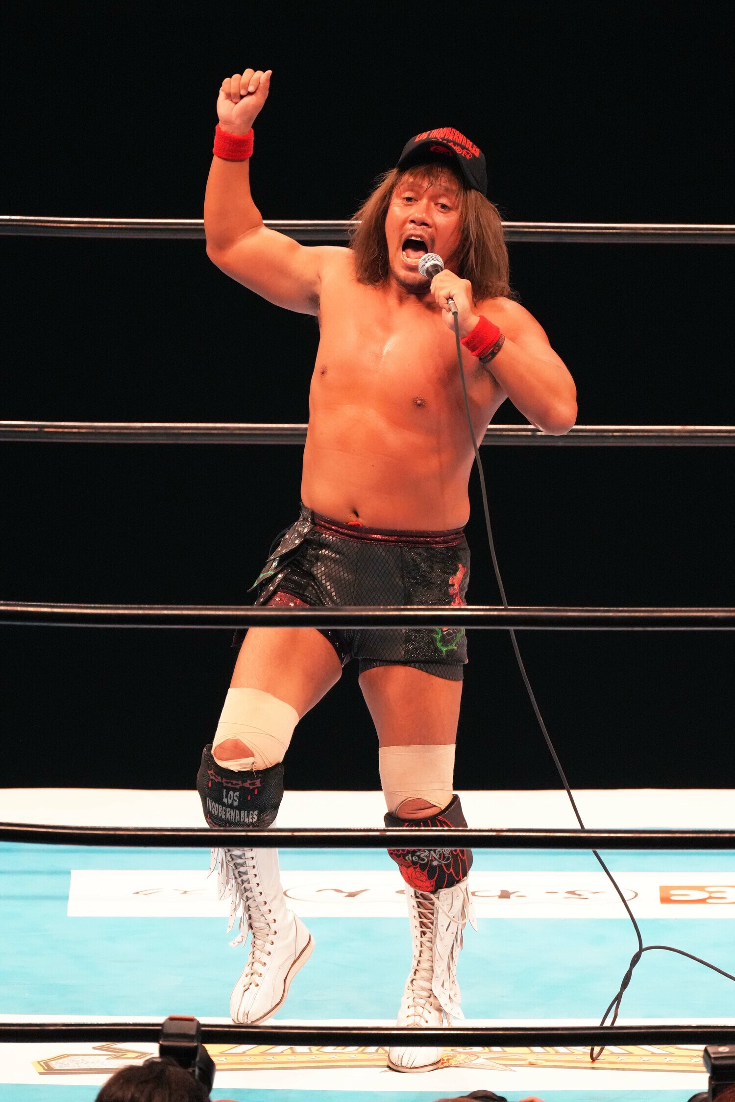 1月21日の横浜アリーナ。拳王をデスティーノで破り、「デ・ハポン」の大合唱を行う内藤哲也