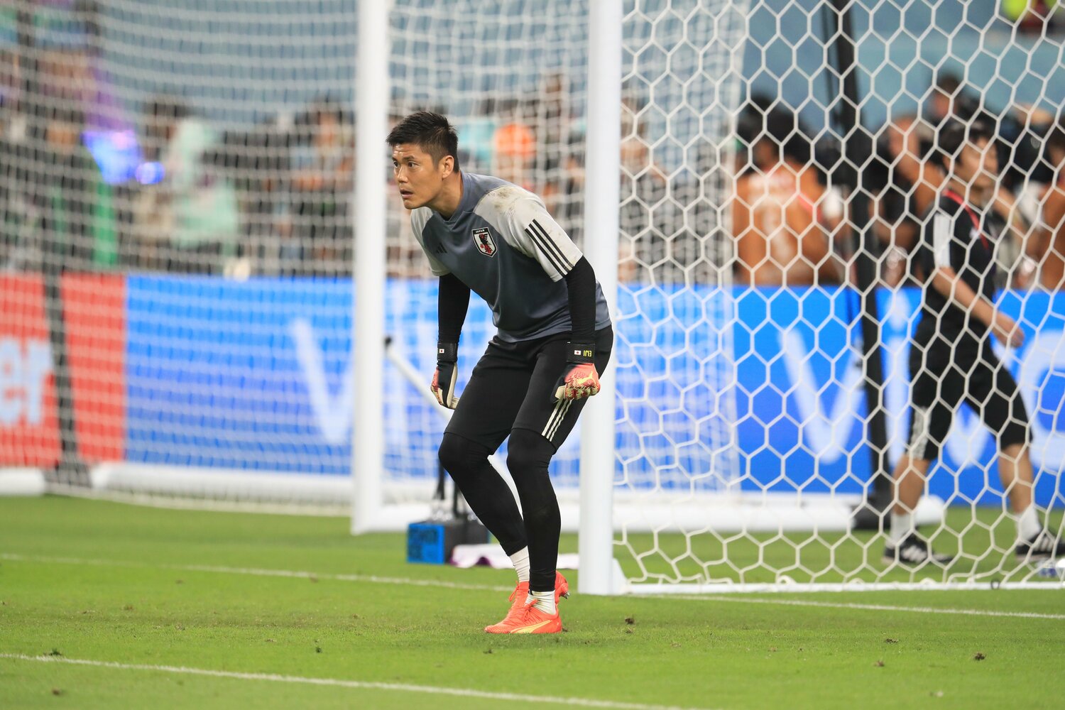 試合前に練習に取り組む川島　©Kazuo Fukuchi／JMPA