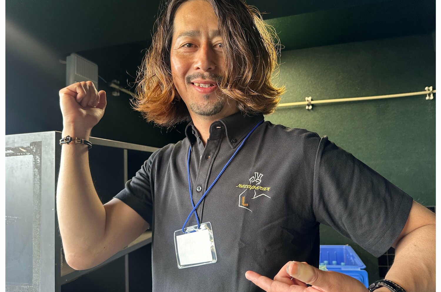 自身のデザインしたポロシャツを着る大嶺さん　©︎Chiba Lotte Marines