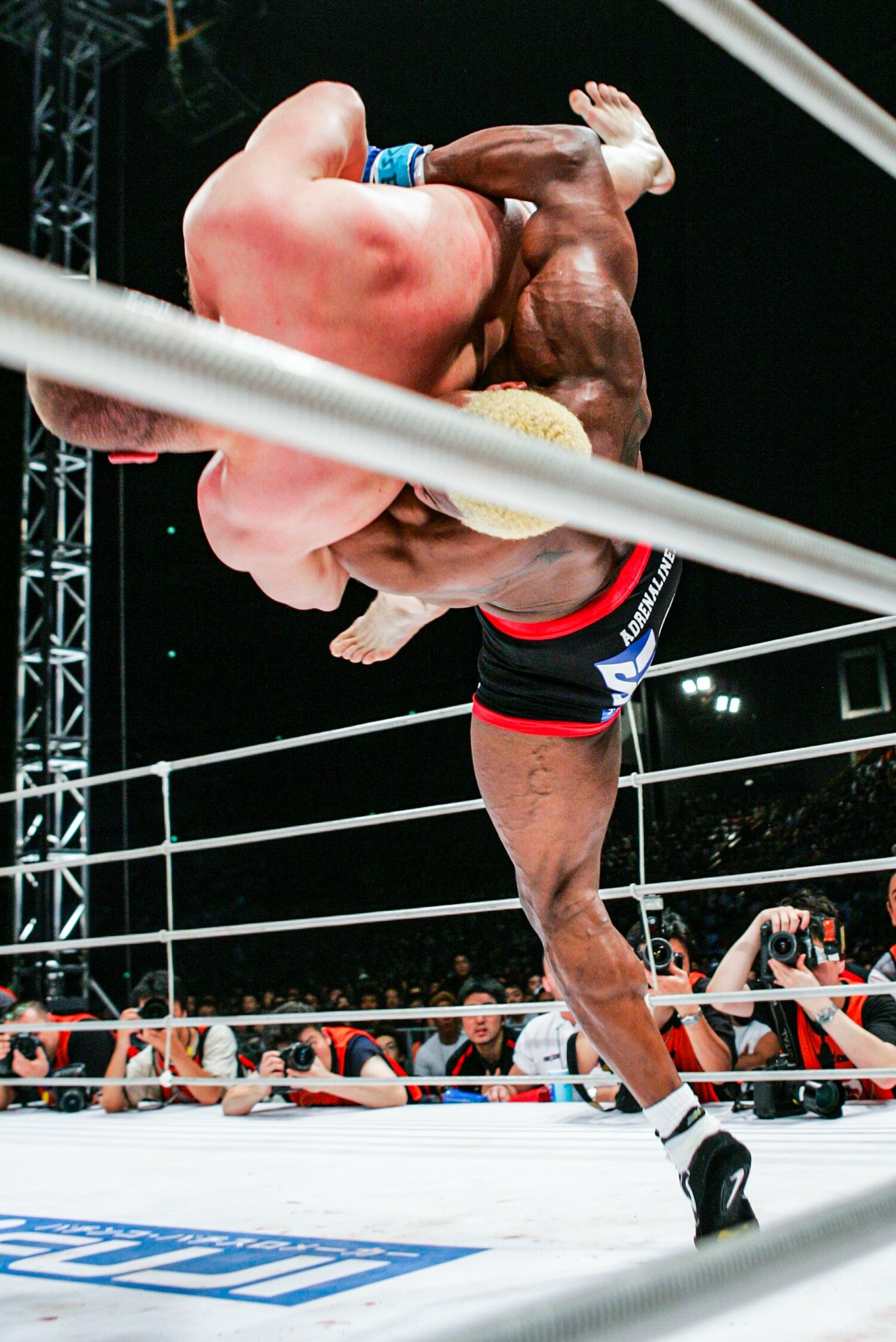 ヒョードル戦のバックドロップの連続写真　©Susumu Nagao