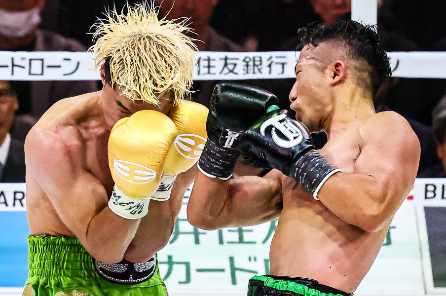 井上拓真の“エグいアッパー”が那須川天心の顔面に突き刺さり…カメラマンがとらえた決定的瞬間「引き出しの差、技術力の違い」“天心寄り”でも認めた完敗＜Number Web＞ photograph by Susumu Nagao