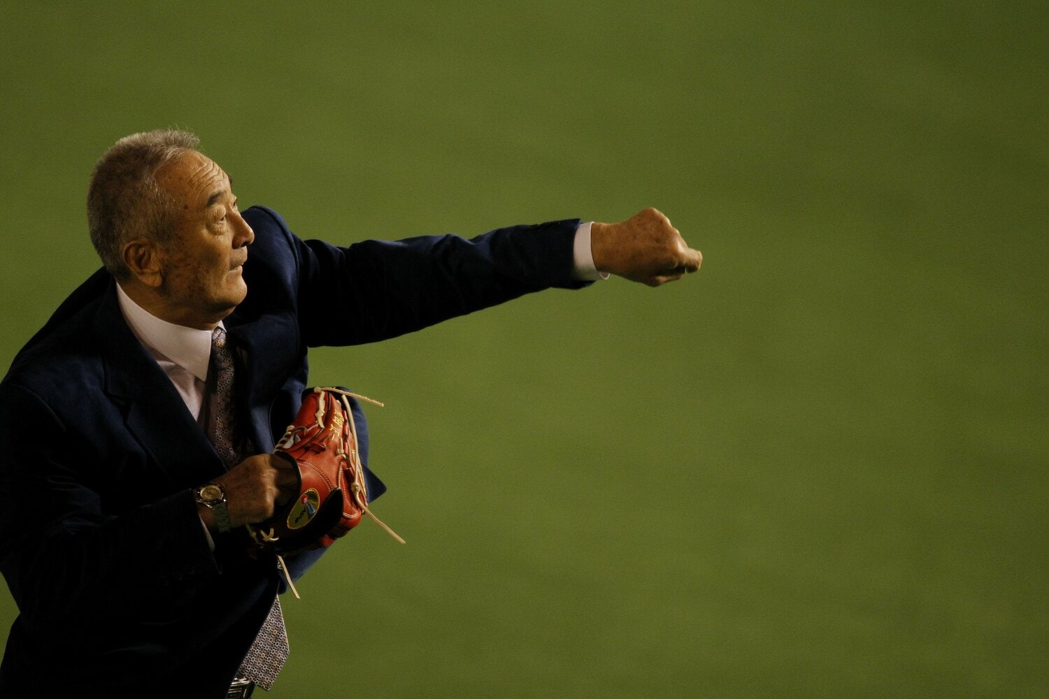 2010年日本シリーズの始球式にて　©Tamon Matsuzono