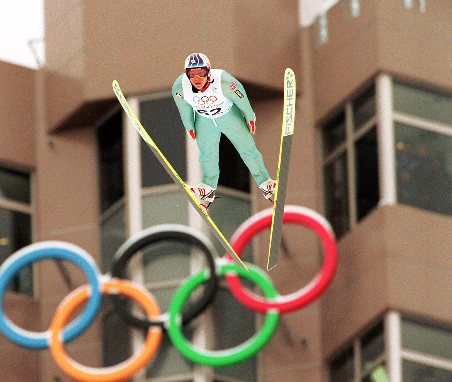 長野五輪では団体と個人ラージヒルで金メダルを獲得した船木　©JIJI PRESS