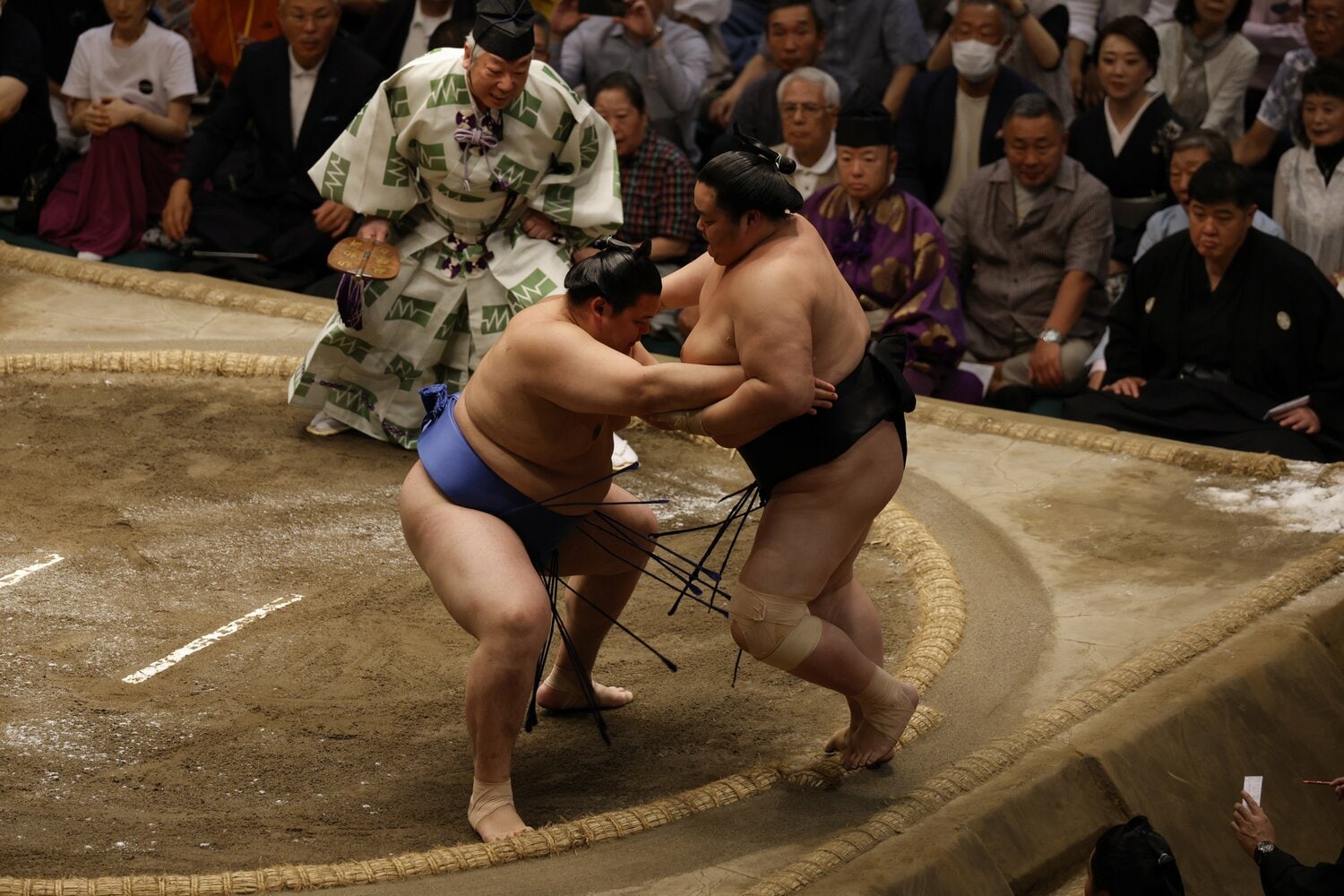 夏場所13日目、琴櫻を寄り切り13連勝で優勝と横綱昇進を決めた　©Kiichi Matsumoto/JMPA